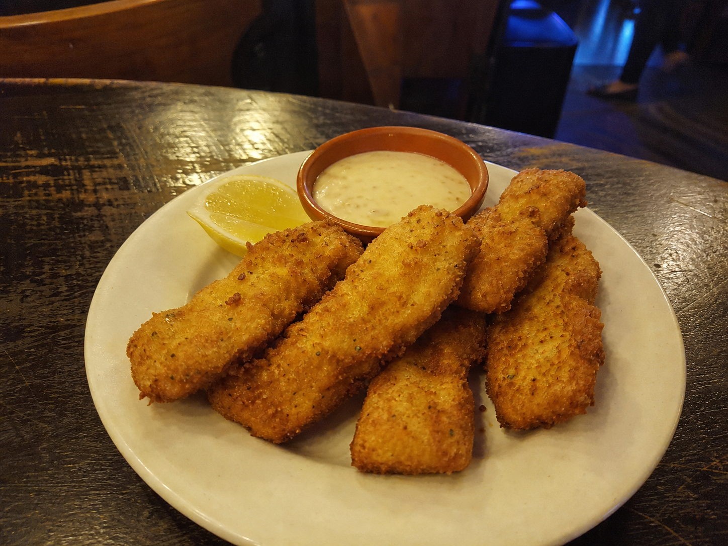 Crispy fish fingers with dipping sauce and lemon