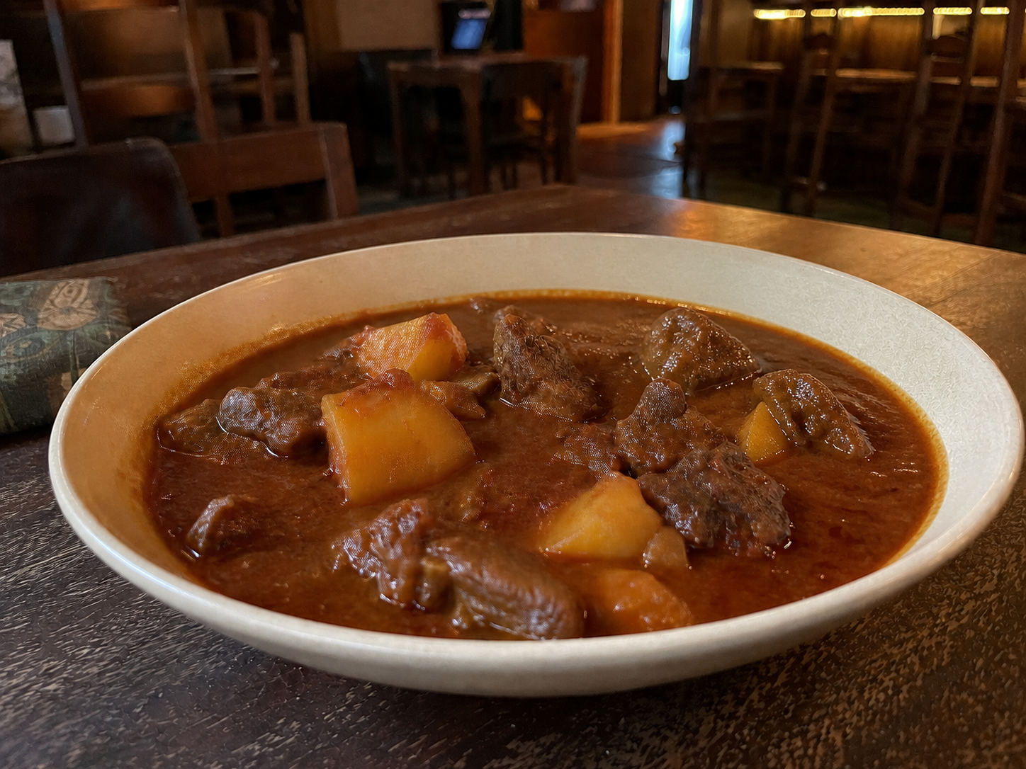Gosht vindaloo with mutton and potato, served without rice