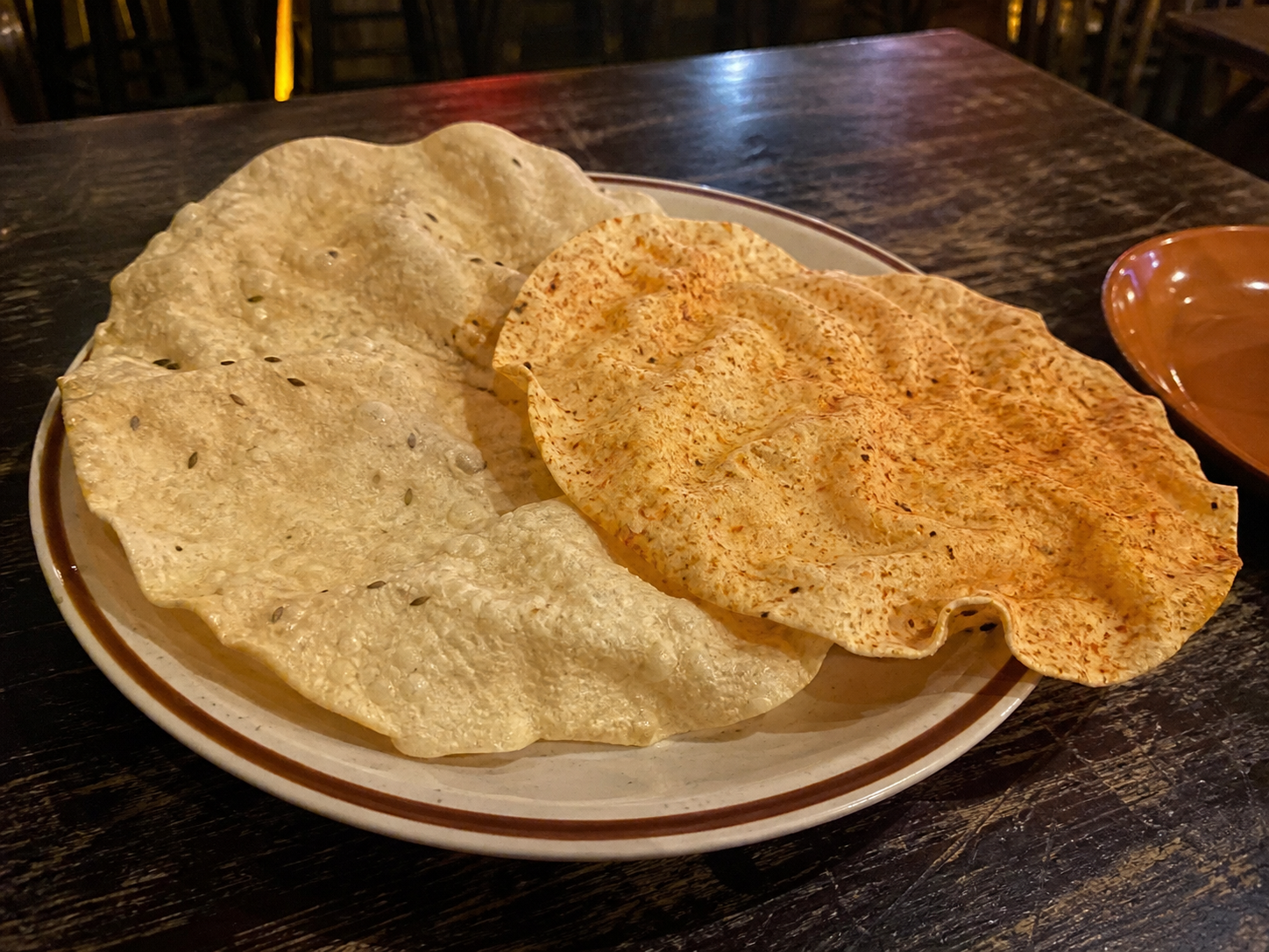 Plain and spiced papadams